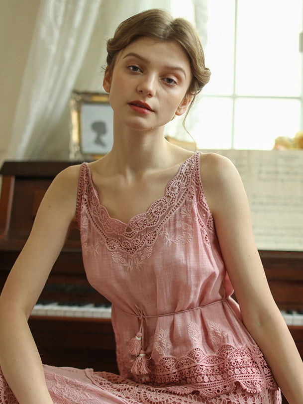 Elizabeth's Retro Pink Elegance Dress