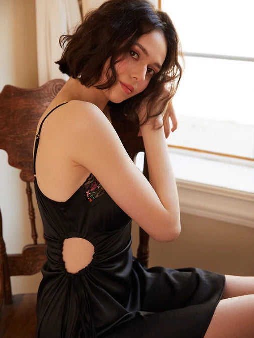 Elara's Retro Elegance Nightdress