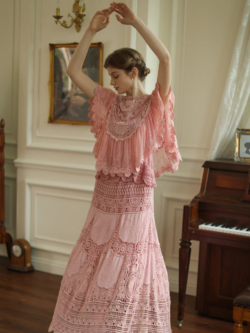 Elizabeth's Retro Pink Elegance Dress