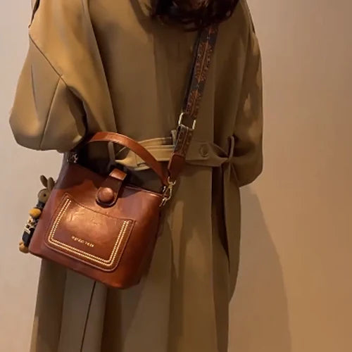 Retro Strap Crossbody Bucket Bag