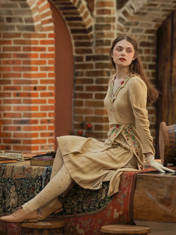 Beige Blossom in Retro Pleats Dress