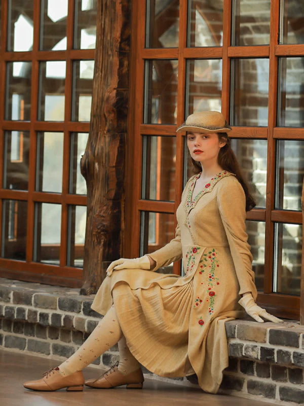 Beige Blossom in Retro Pleats Dress