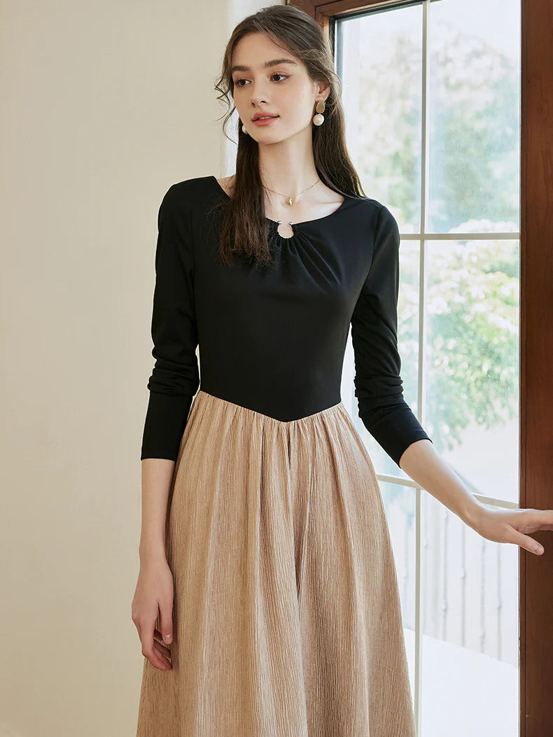 Elegant Contrast Knit and Pleated Maxi Dress