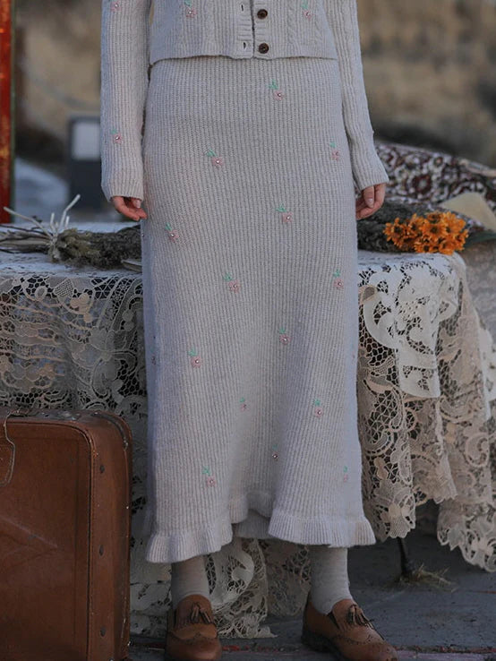 Embroidered Blossom Beige Knit Skirt