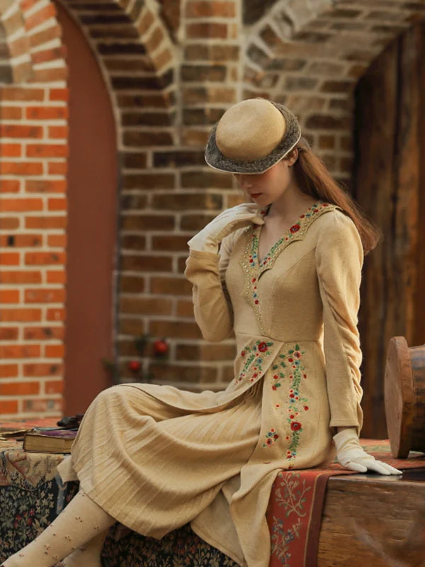 Beige Blossom in Retro Pleats Dress