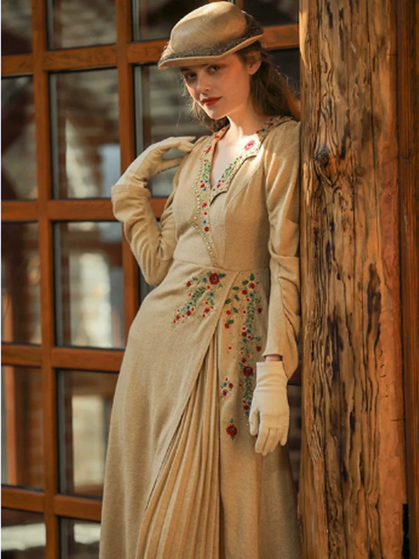 Beige Blossom in Retro Pleats Dress