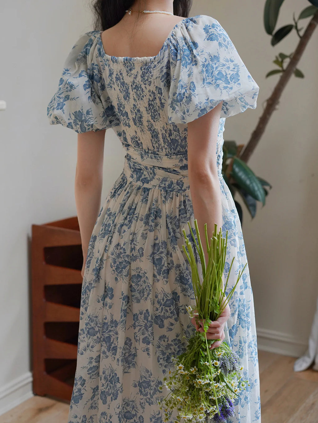 Isabella's Chic Floral Summer Dress