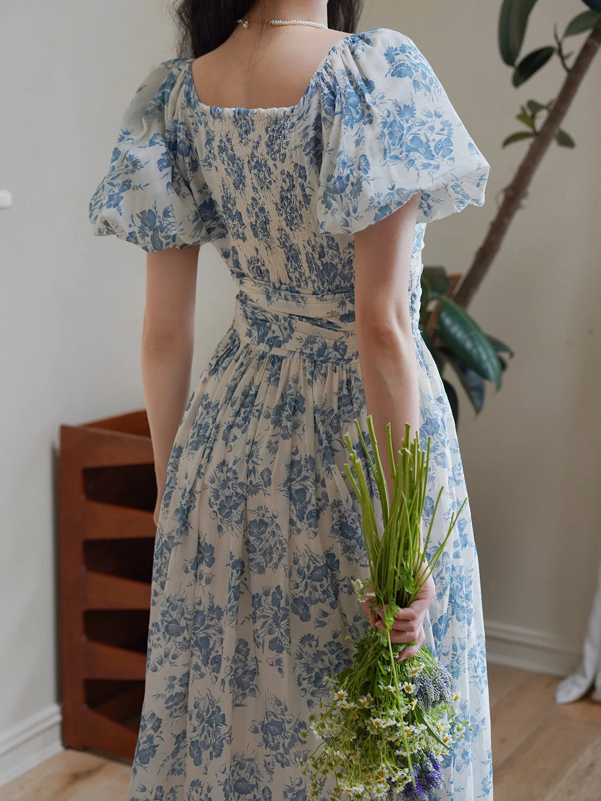 Isabella's Chic Floral Summer Dress