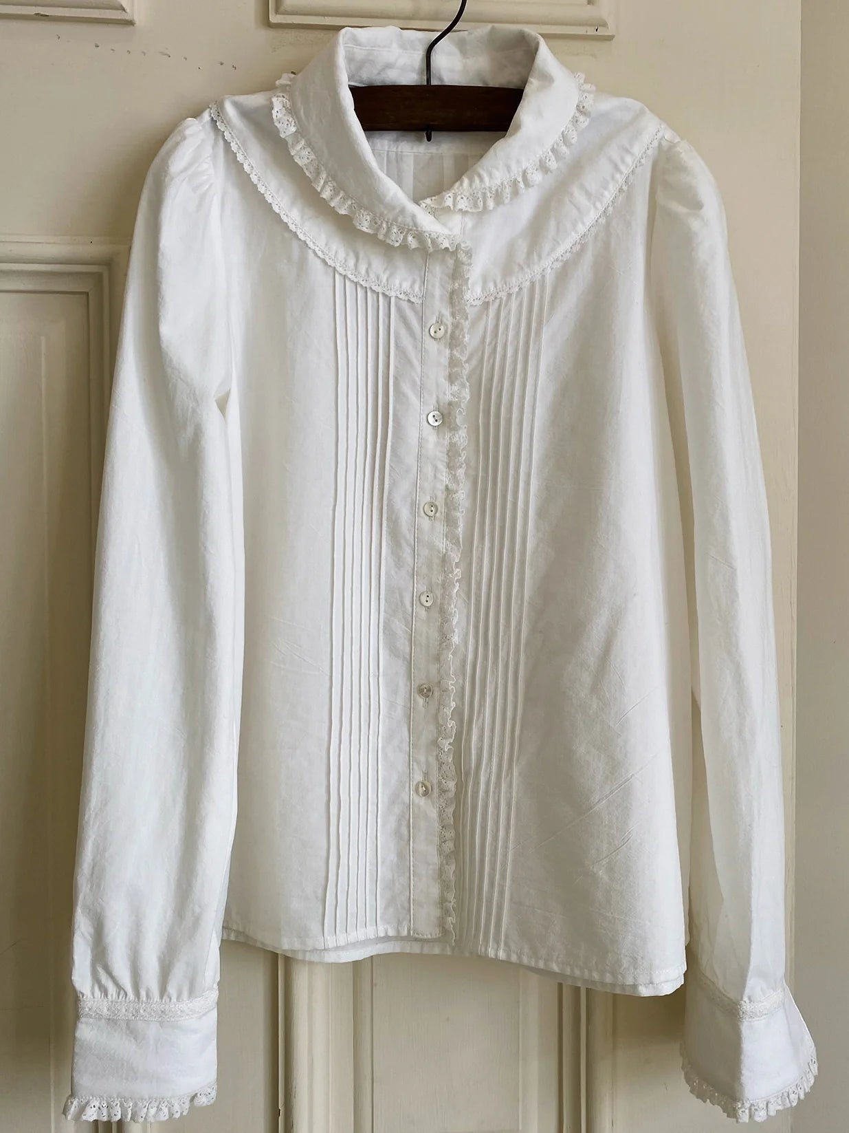 Vintage White Ruffle Collar Blouse