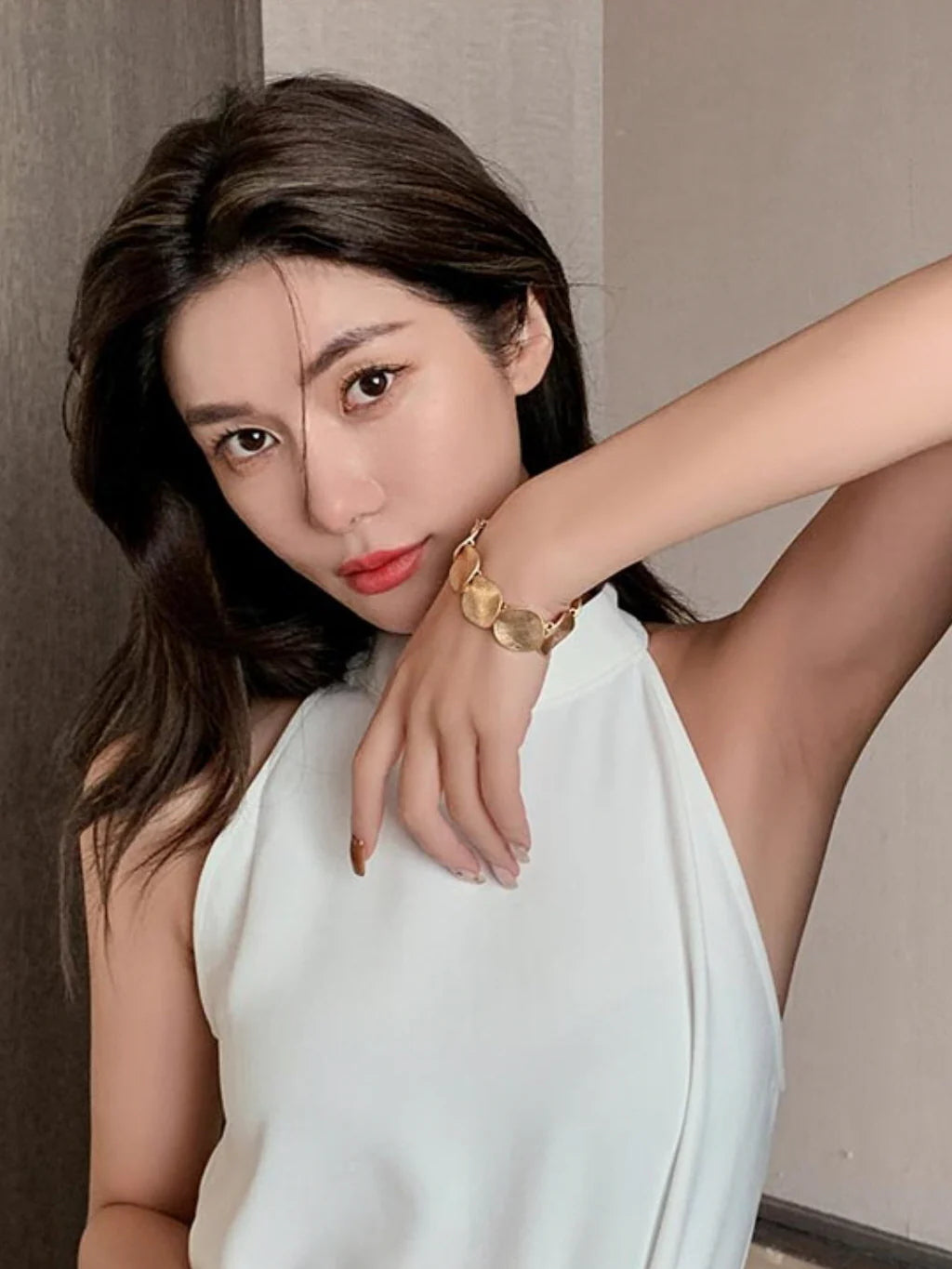 Elegant Gold Disc Bracelet