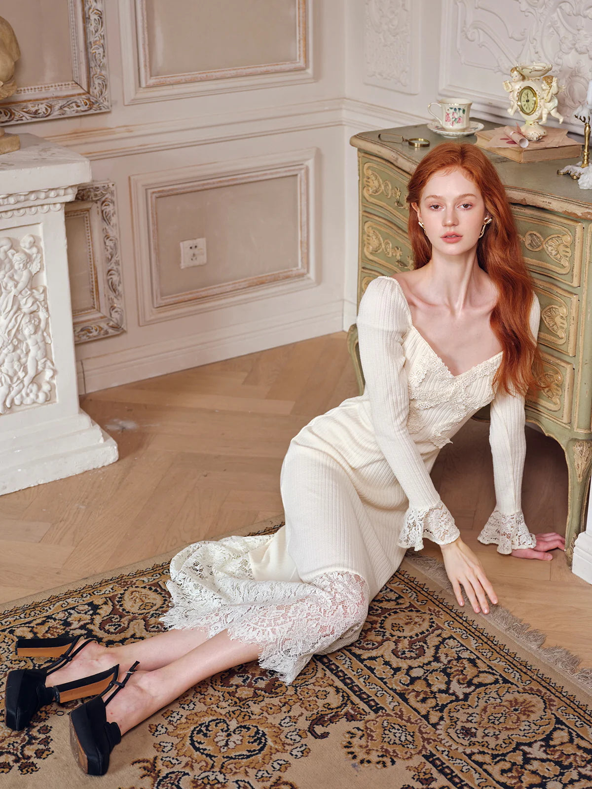 Elegant Lace Trim  Flared Sleeves Knit Dress