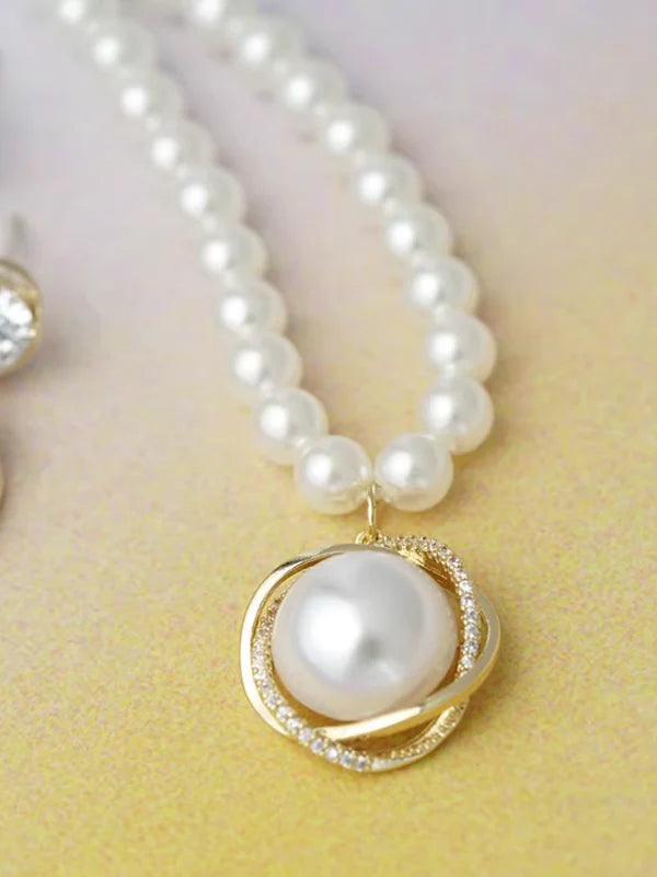 Classic Winding Pearl Neckless