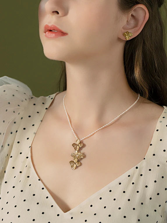 Hydrangea Elegant Women Necklace