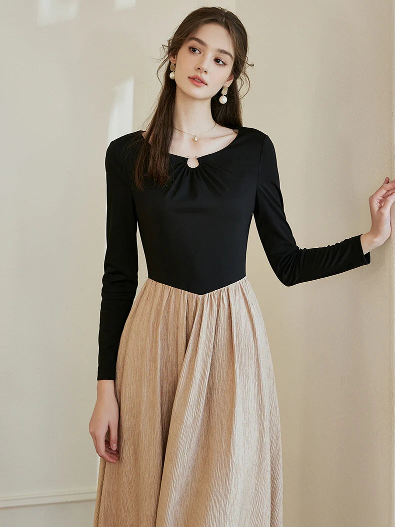 Elegant Contrast Knit and Pleated Maxi Dress